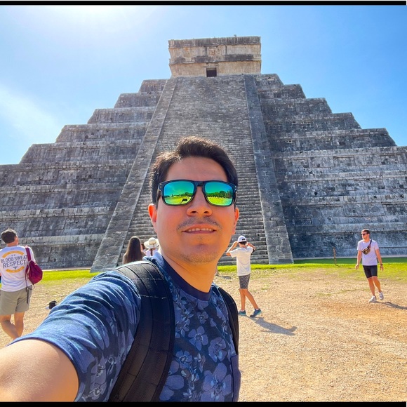 Meet your Posher, Fernando - Picture 1 of 1